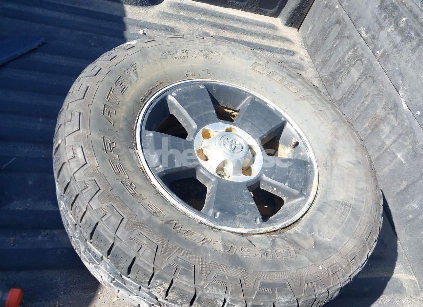 Photo 12 of 2005 Toyota Tundra SR5 V8 (VIN 5TBDT441X5S491967)