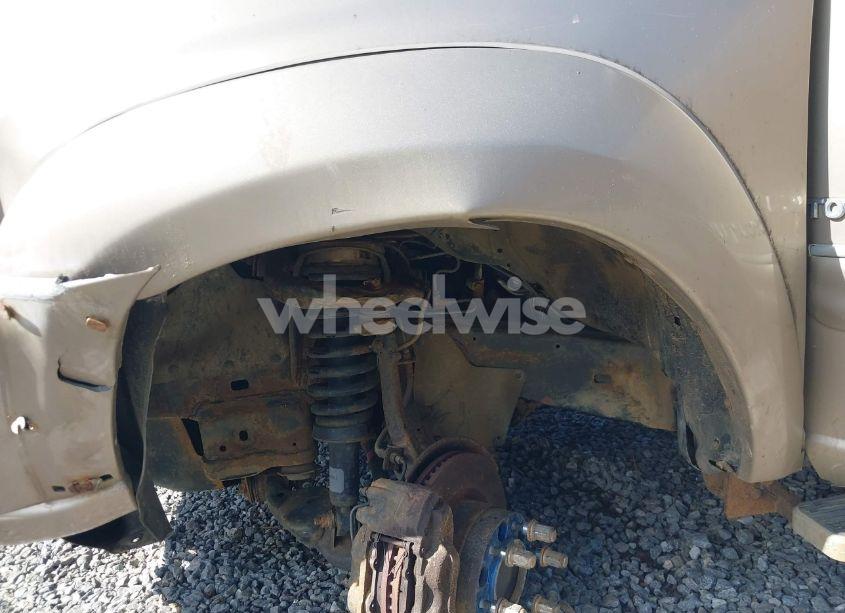 Photo 18 of 2005 Toyota Tundra SR5 V8 (VIN 5TBDT441X5S491967)