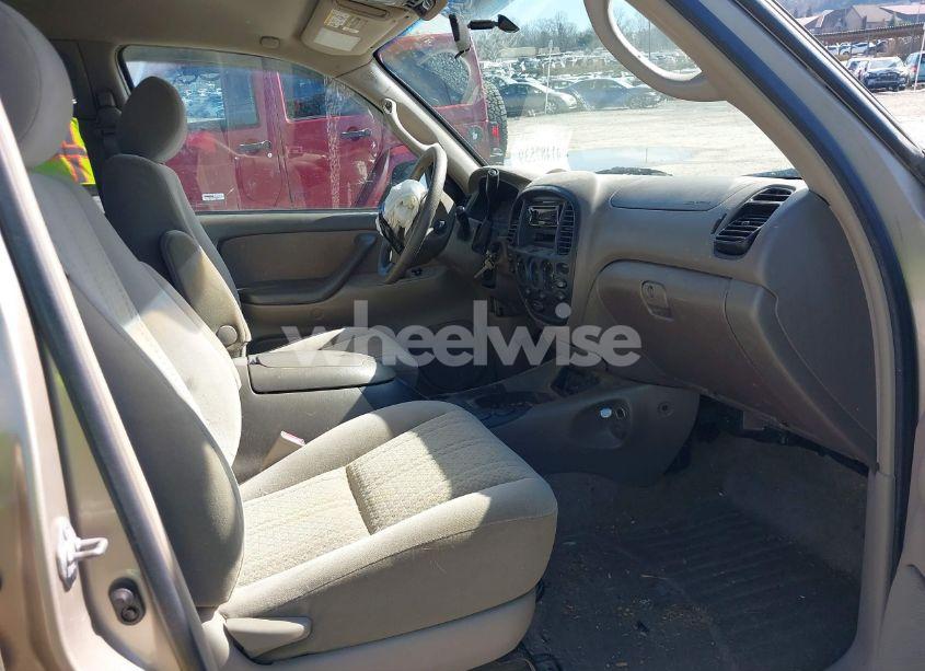 Photo 5 of 2005 Toyota Tundra SR5 V8 (VIN 5TBDT441X5S491967)