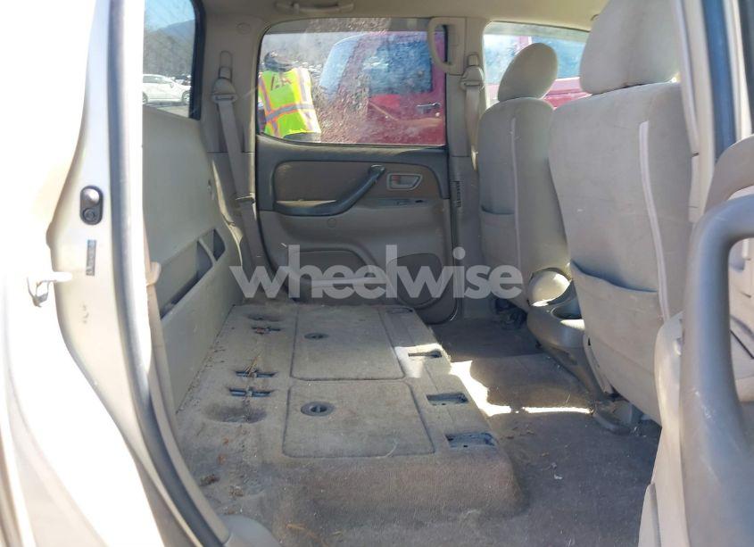 Photo 8 of 2005 Toyota Tundra SR5 V8 (VIN 5TBDT441X5S491967)