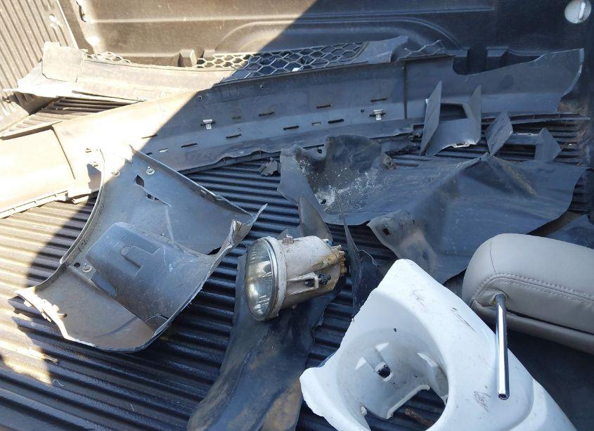 Photo 12 of 2005 Toyota Tundra LIMITED V8 (VIN 5TBDT48105S471916)