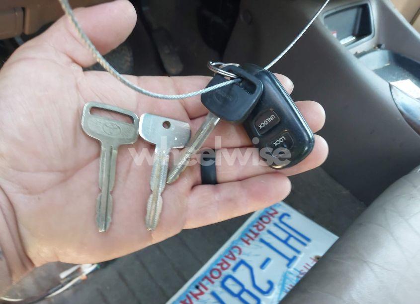 Photo 11 of 2004 Toyota Tundra LIMITED V8 (VIN 5TBDT48124S458261)