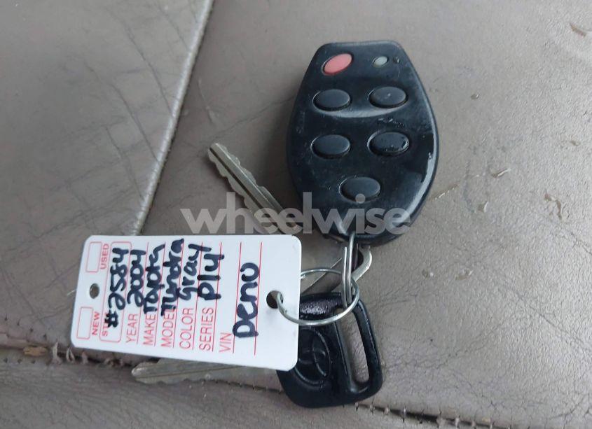 Photo 11 of 2004 Toyota Tundra LIMITED V8 (VIN 5TBDT48184S444817)