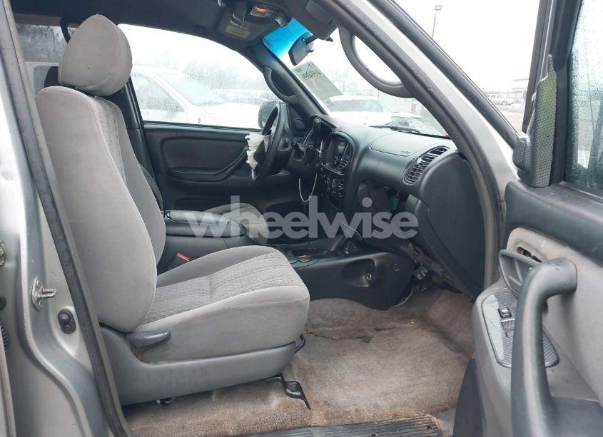 Photo 5 of 2005 Toyota Tundra SR5 V8 (VIN 5TBET34105S472441)