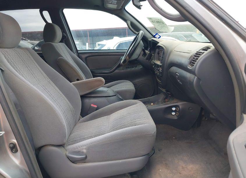 Photo 5 of 2005 Toyota Tundra SR5 V8 (VIN 5TBET34105S489661)