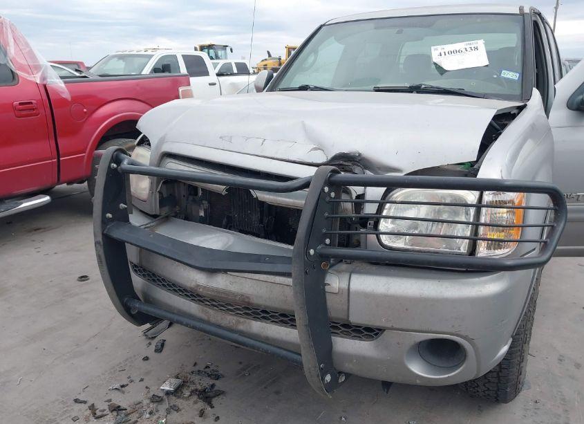 Photo 6 of 2005 Toyota Tundra SR5 V8 (VIN 5TBET34105S489661)