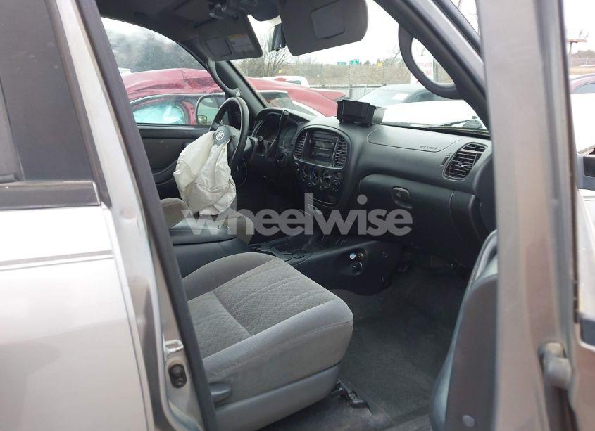 Photo 5 of 2006 Toyota Tundra SR5 V8 (VIN 5TBET34106S502796)