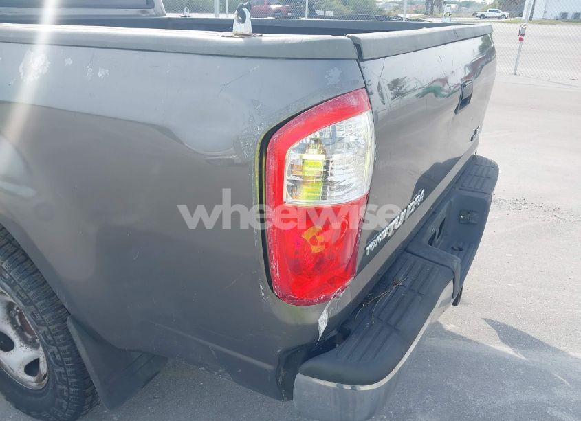 Photo 17 of 2006 Toyota Tundra SR5 V8 (VIN 5TBET34106S525821)