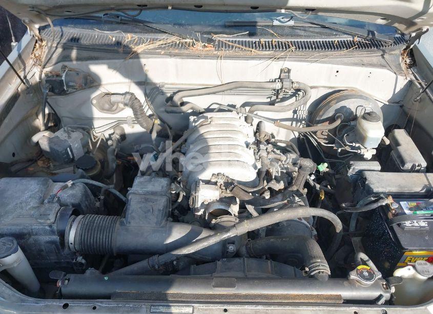 Photo 10 of 2004 Toyota Tundra SR5 V8 (VIN 5TBET34114S436871)