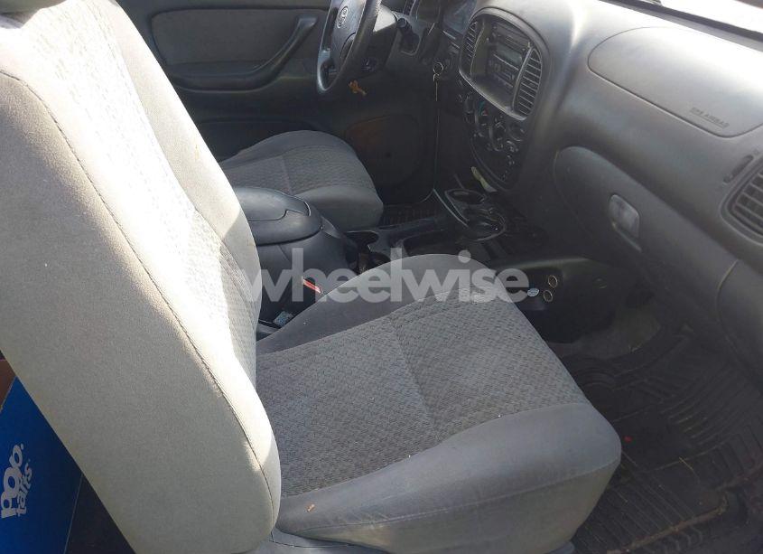 Photo 5 of 2004 Toyota Tundra SR5 V8 (VIN 5TBET34114S436871)