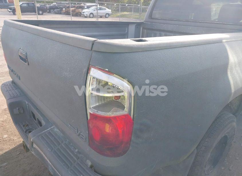 Photo 6 of 2004 Toyota Tundra SR5 V8 (VIN 5TBET34114S436871)