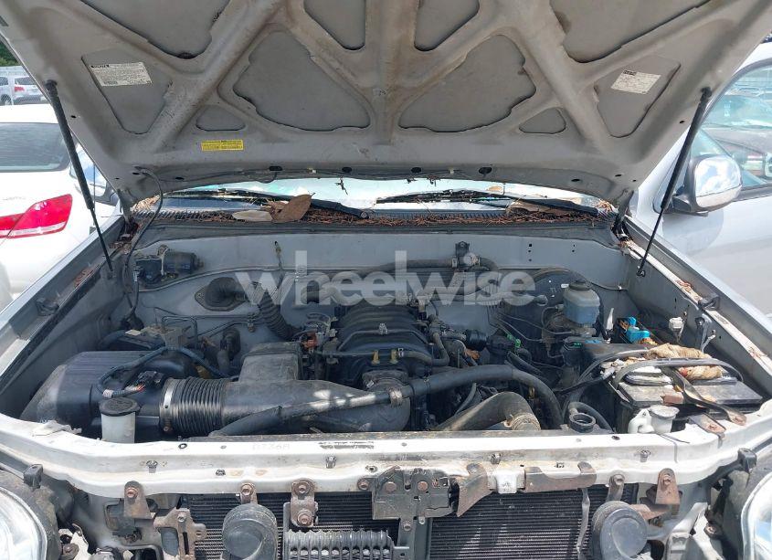 Photo 10 of 2005 Toyota Tundra SR5 V8 (VIN 5TBET34115S466423)