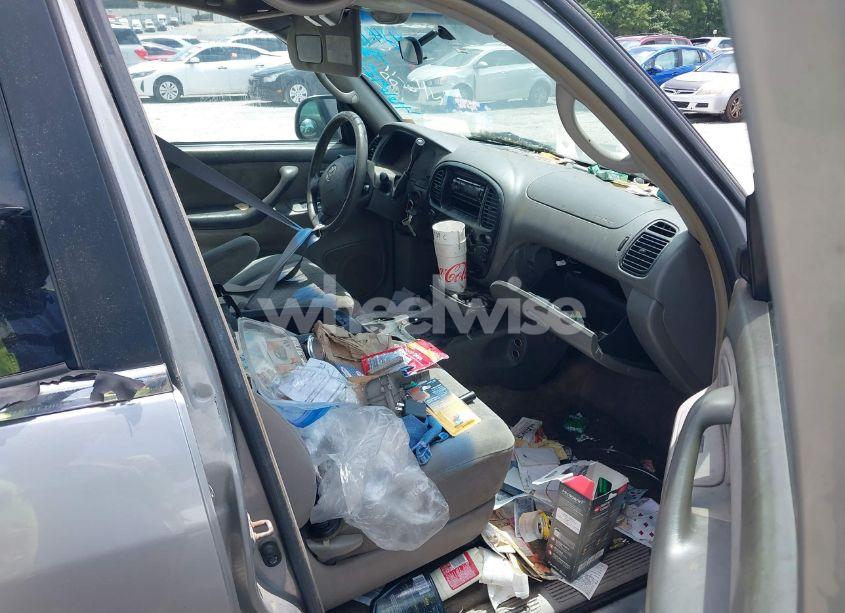 Photo 5 of 2005 Toyota Tundra SR5 V8 (VIN 5TBET34115S466423)