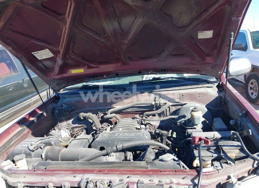 Photo 10 of 2005 Toyota Tundra SR5 V8 (VIN 5TBET34115S482461)