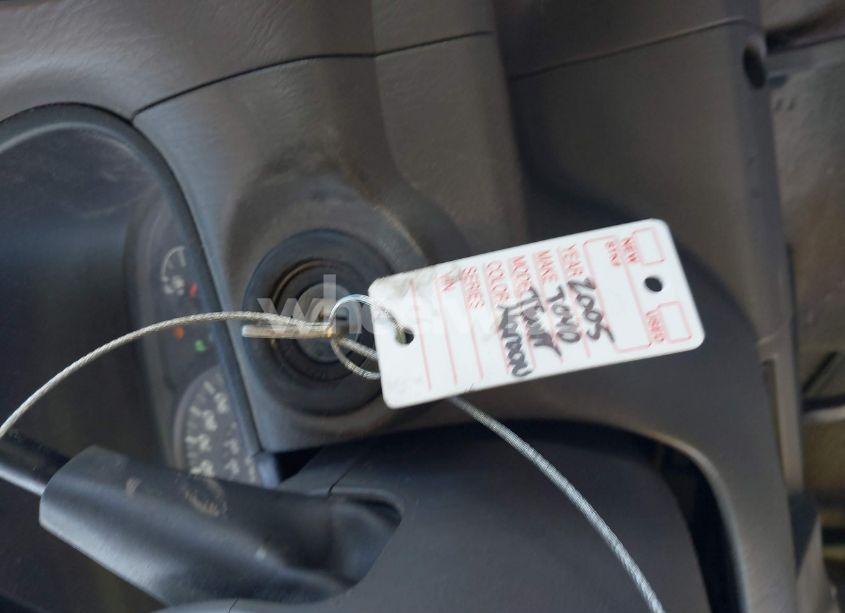 Photo 11 of 2005 Toyota Tundra SR5 V8 (VIN 5TBET34115S482461)