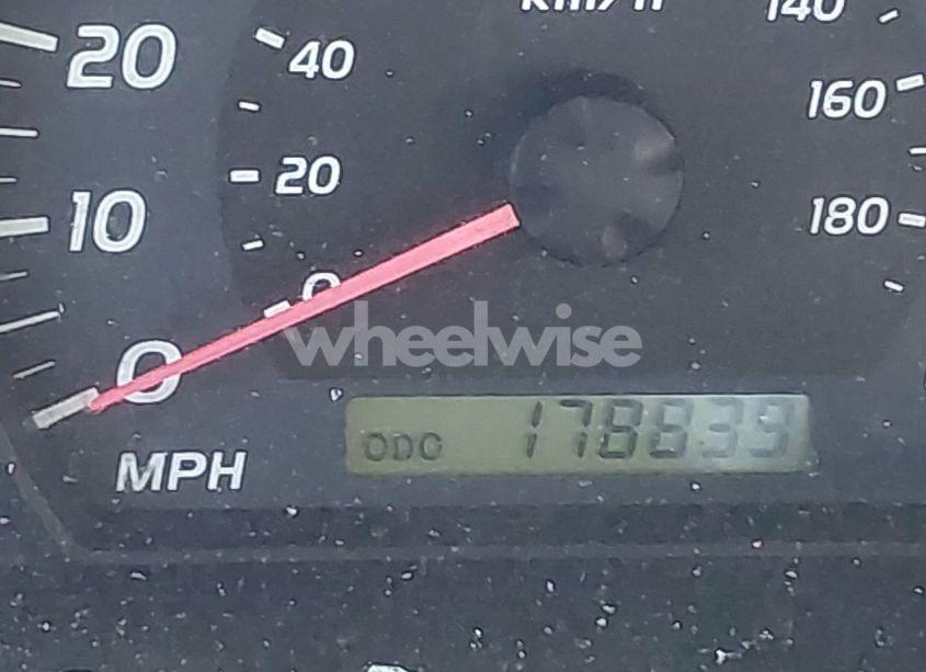 Photo 15 of 2006 Toyota Tundra SR5 V8 (VIN 5TBET34116S535693)