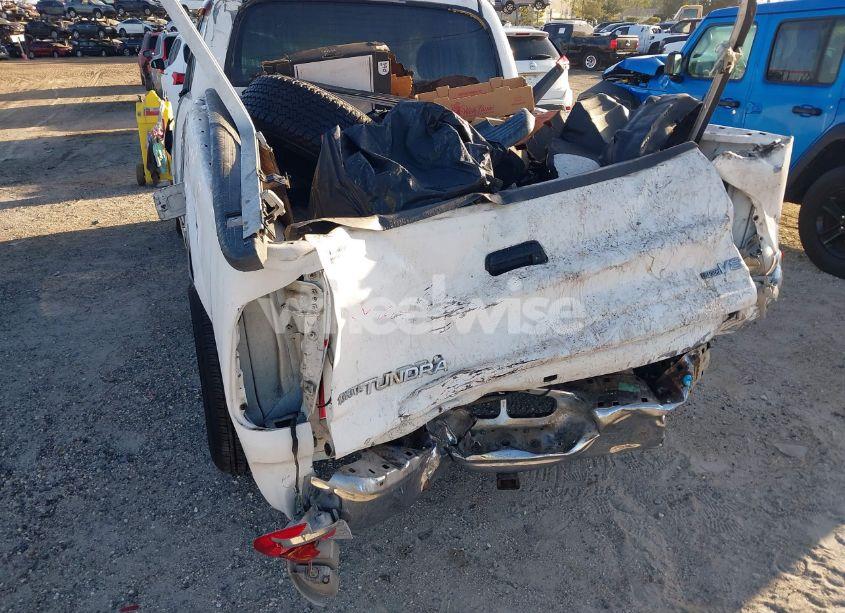 Photo 6 of 2006 Toyota Tundra SR5 V8 (VIN 5TBET34116S535693)