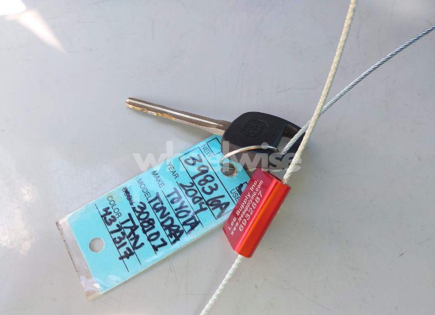 Photo 11 of 2004 Toyota Tundra SR5 V8 (VIN 5TBET34124S437317)