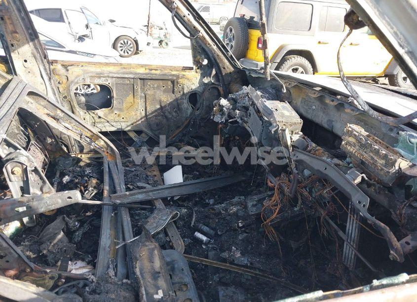 Photo 5 of 2004 Toyota Tundra SR5 V8 (VIN 5TBET34124S452965)