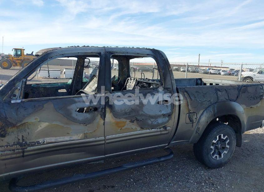 Photo 6 of 2004 Toyota Tundra SR5 V8 (VIN 5TBET34124S452965)
