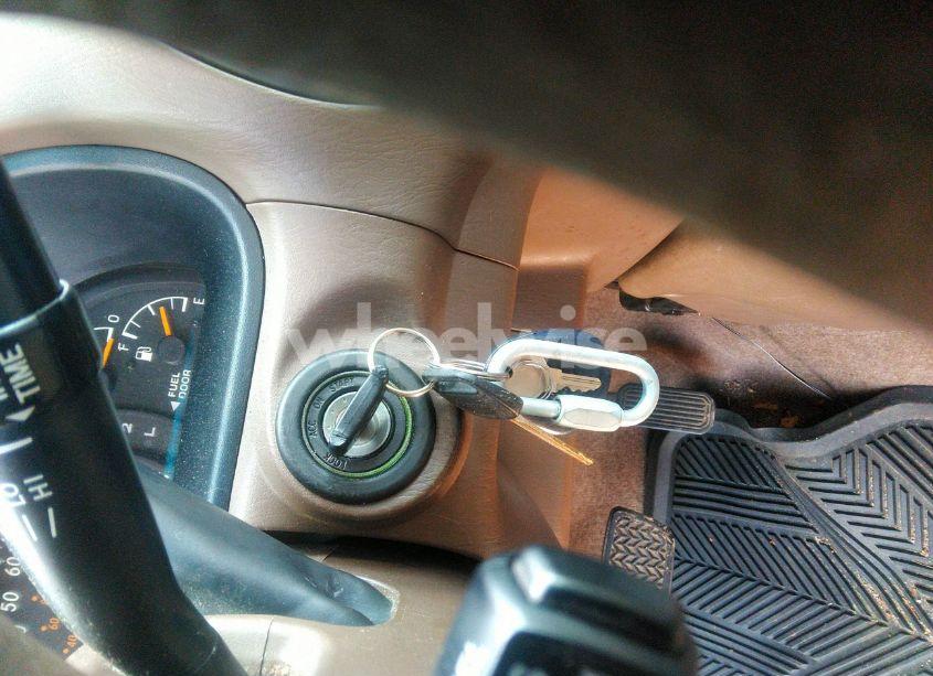 Photo 11 of 2004 Toyota Tundra SR5 V8 (VIN 5TBET34134S434183)