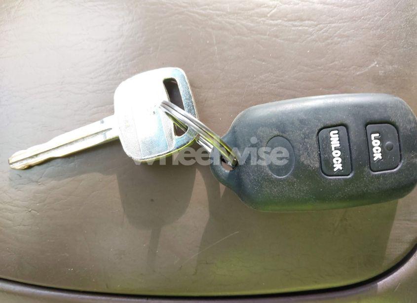 Photo 11 of 2004 Toyota Tundra SR5 V8 (VIN 5TBET34134S440324)