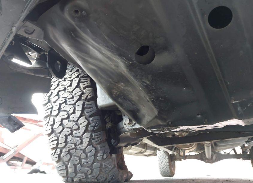 Photo 19 of 2005 Toyota Tundra SR5 V8 (VIN 5TBET34135S482297)