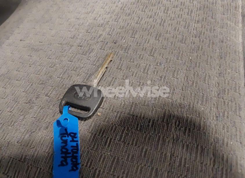 Photo 11 of 2004 Toyota Tundra SR5 V8 (VIN 5TBET34144S460419)