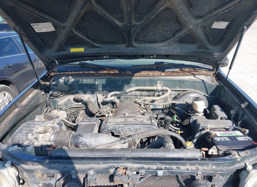 Photo 10 of 2005 Toyota Tundra SR5 V8 (VIN 5TBET34145S478274)