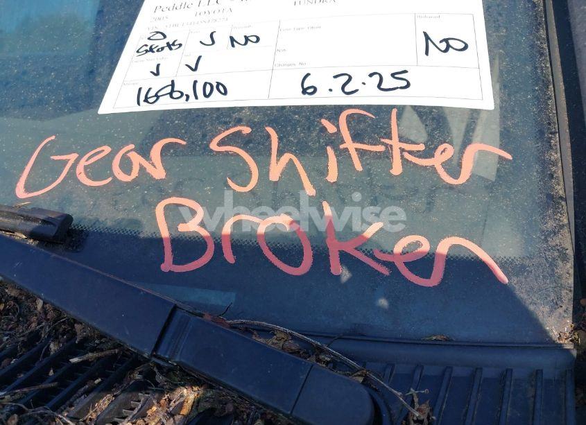 Photo 17 of 2005 Toyota Tundra SR5 V8 (VIN 5TBET34145S478274)