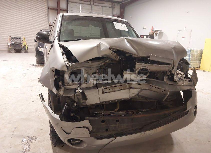 Photo 12 of 2005 Toyota Tundra SR5 V8 (VIN 5TBET34155S483922)