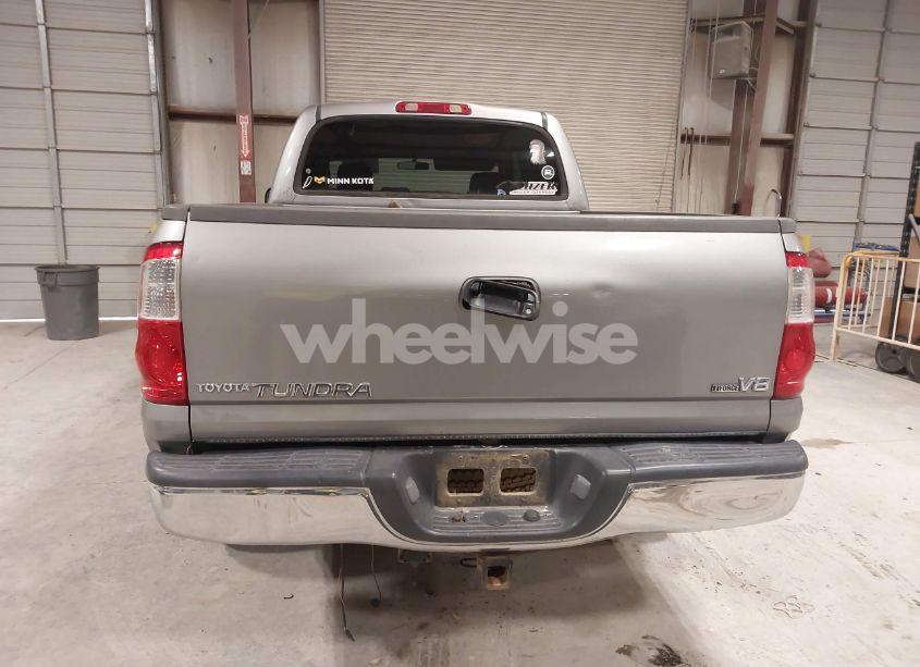 Photo 16 of 2005 Toyota Tundra SR5 V8 (VIN 5TBET34155S483922)