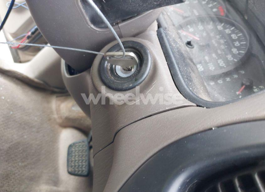 Photo 11 of 2005 Toyota Tundra SR5 V8 (VIN 5TBET34165S477093)