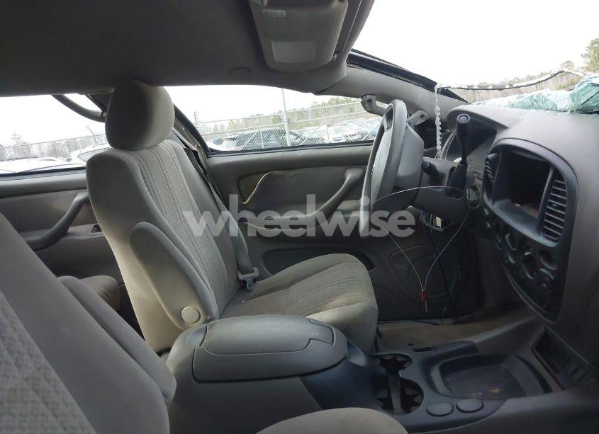 Photo 5 of 2005 Toyota Tundra SR5 V8 (VIN 5TBET34165S477093)