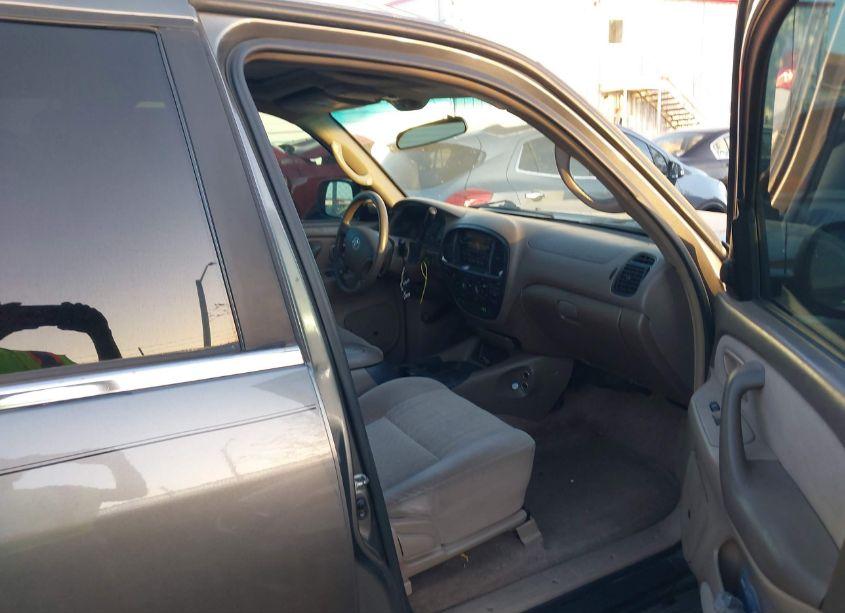 Photo 5 of 2004 Toyota Tundra SR5 V8 (VIN 5TBET34174S456140)