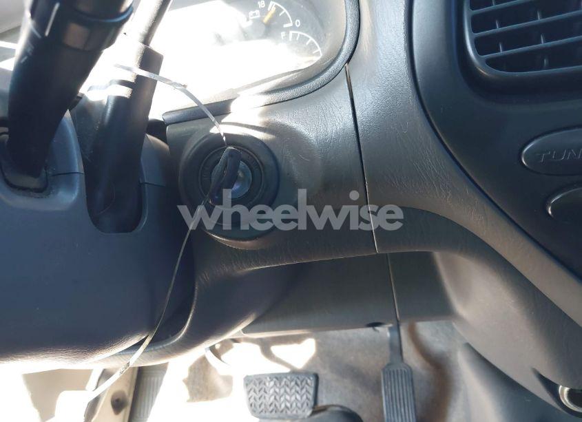 Photo 11 of 2004 Toyota Tundra SR5 V8 (VIN 5TBET34184S444112)