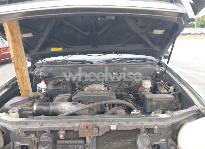 Photo 10 of 2004 Toyota Tundra SR5 V8 (VIN 5TBET34194S448167)