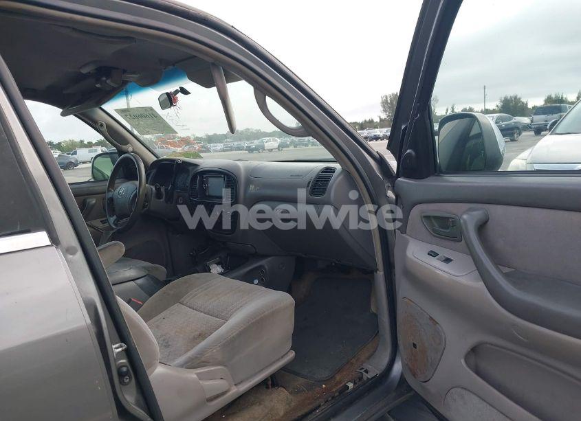 Photo 5 of 2004 Toyota Tundra SR5 V8 (VIN 5TBET34194S448167)