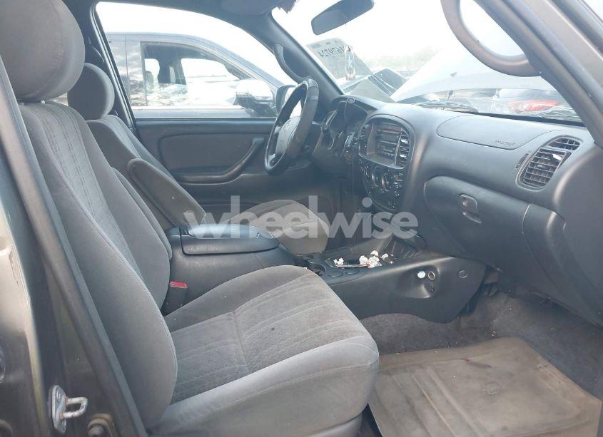 Photo 5 of 2005 Toyota Tundra SR5 V8 (VIN 5TBET341X5S470907)