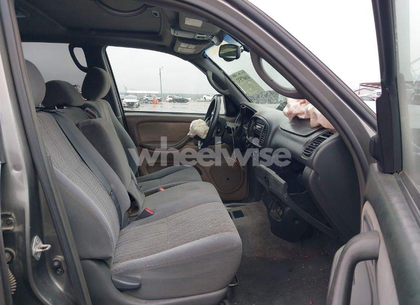 Photo 5 of 2005 Toyota Tundra SR5 V8 (VIN 5TBET341X5S476366)