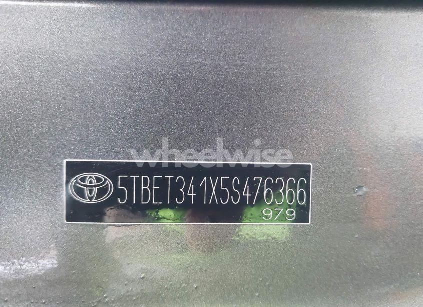 Photo 9 of 2005 Toyota Tundra SR5 V8 (VIN 5TBET341X5S476366)