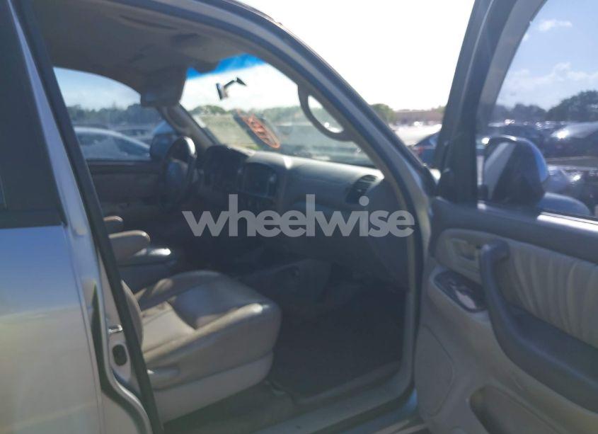 Photo 5 of 2005 Toyota Tundra SR5 V8 (VIN 5TBET341X5S490302)