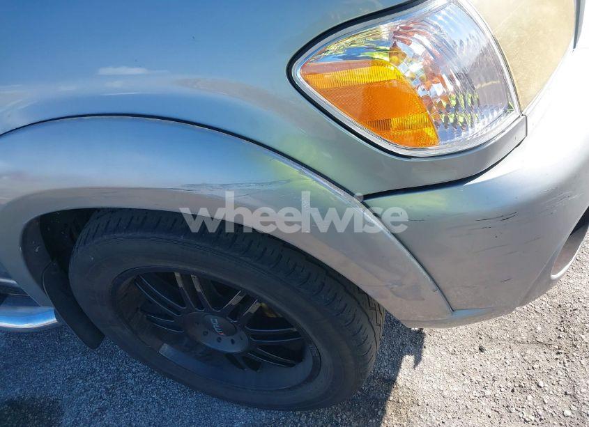 Photo 6 of 2005 Toyota Tundra SR5 V8 (VIN 5TBET341X5S490302)