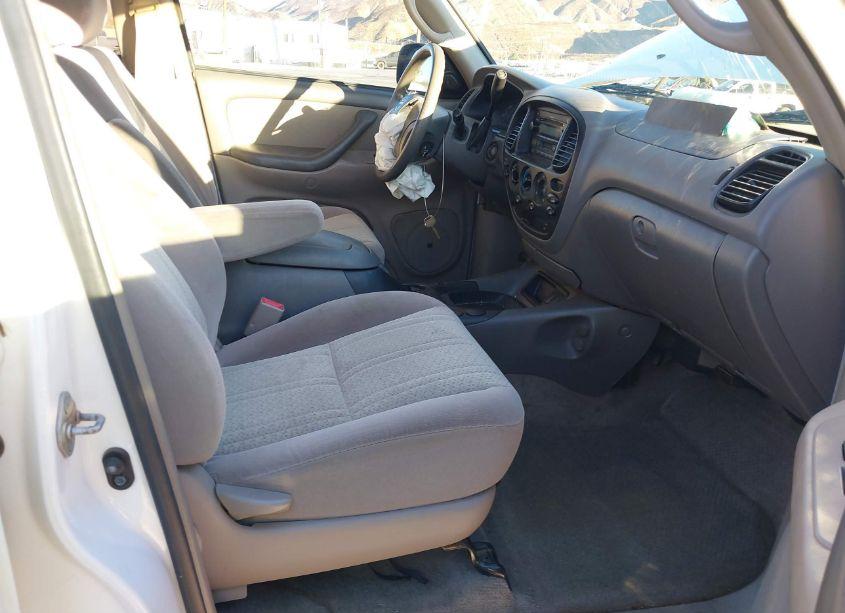 Photo 5 of 2006 Toyota Tundra SR5 V8 (VIN 5TBET341X6S562021)