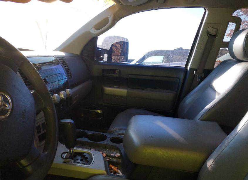 Photo 5 of 2007 Toyota Tundra SR5 5.7L V8 (VIN 5TBEV54117S461019)