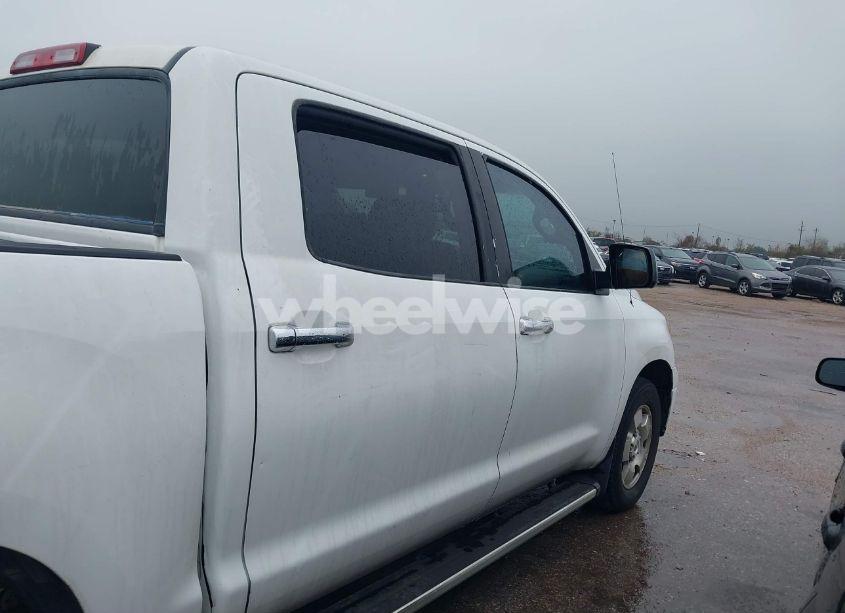 Photo 13 of 2007 Toyota Tundra LIMITED 5.7L V8 (VIN 5TBEV58117S463735)