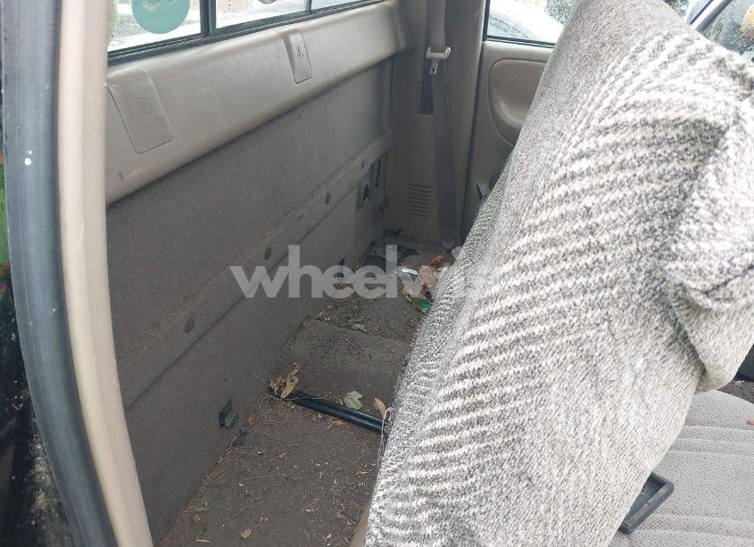 Photo 8 of 2002 Toyota Tundra (VIN 5TBJN32112S244066)