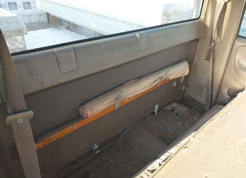 Photo 8 of 2000 Toyota Tundra (VIN 5TBJN3212YS061073)