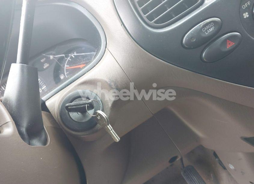 Photo 11 of 2001 Toyota Tundra (VIN 5TBJN32141S156613)