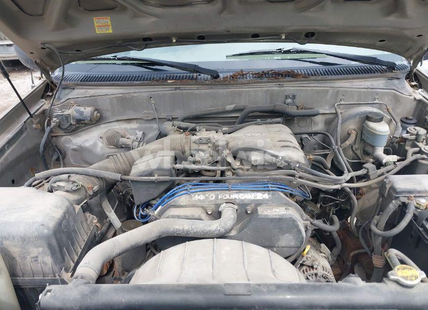 Photo 10 of 2002 Toyota Tundra (VIN 5TBJN321X2S252974)